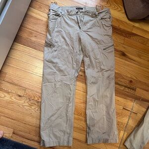 Arc'teryx Men's Beige Cargo Pants